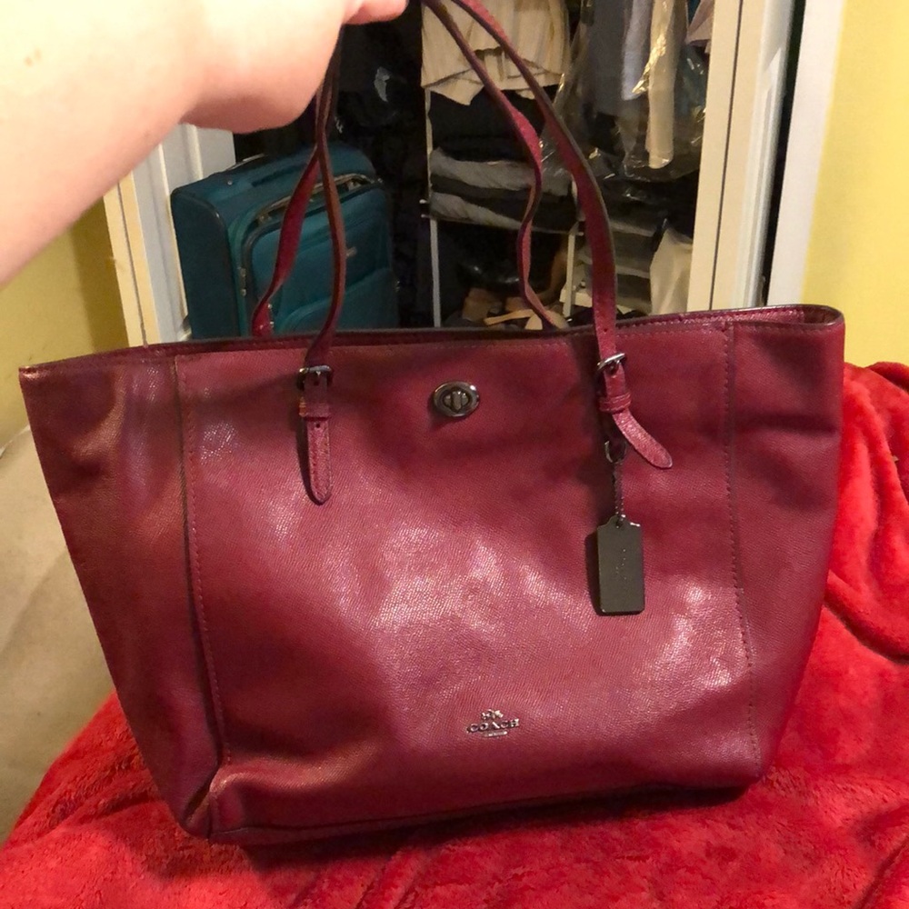 Coach turnlock tote crossgrain